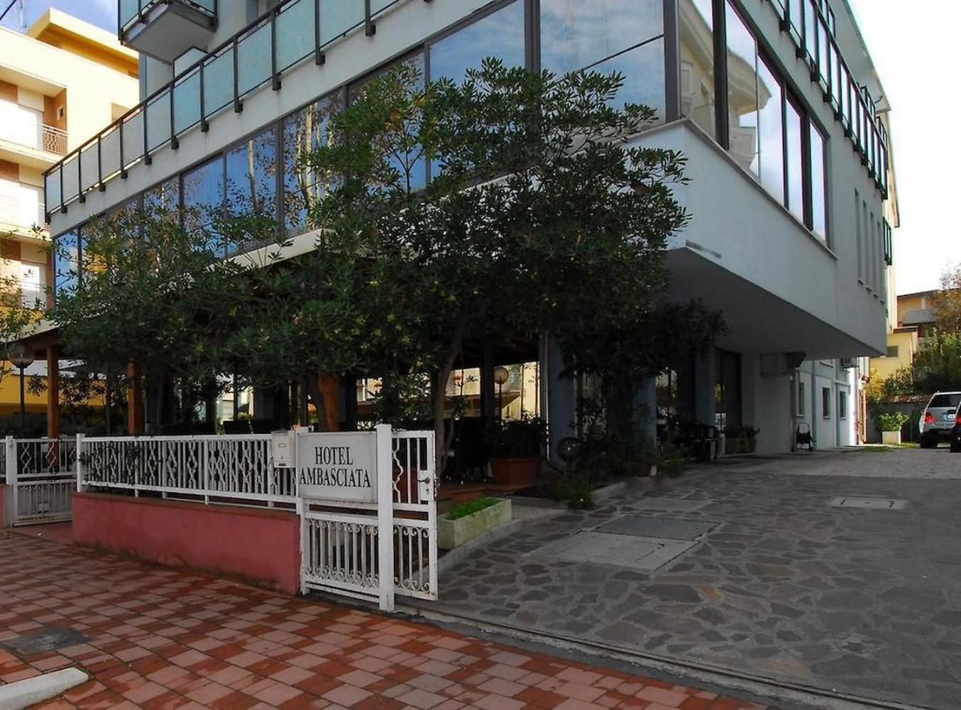 Hotel Ambasciata Чезенатико Экстерьер фото