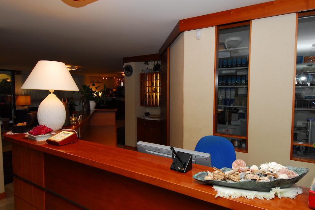 Hotel Ambasciata Чезенатико Экстерьер фото